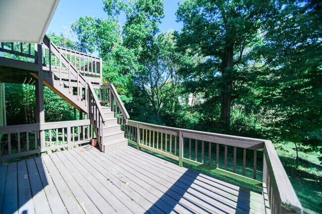 Building Photo - 5 bedroom / 2.5 bathroom Home for Rent in Valparaiso