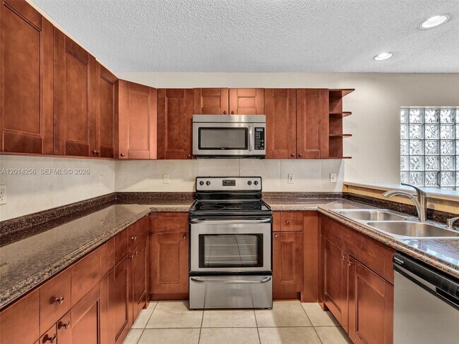 Building Photo - 10731 NW 16th Ct