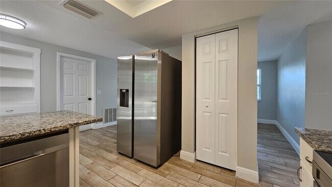 Building Photo - 6412 Pawling Ave
