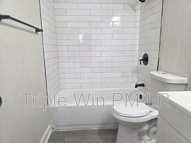 Building Photo - 1613 Moon Rd