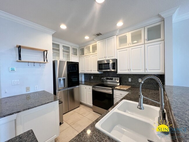 Building Photo - Beautiful Partially Furnished Condo in Downtown Fort Walton Beach!