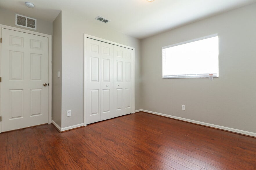 Building Photo - 800 SW 8th Pl