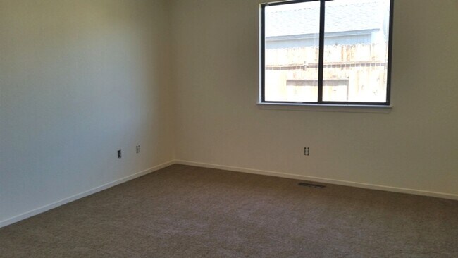 Building Photo - Sweetwater324