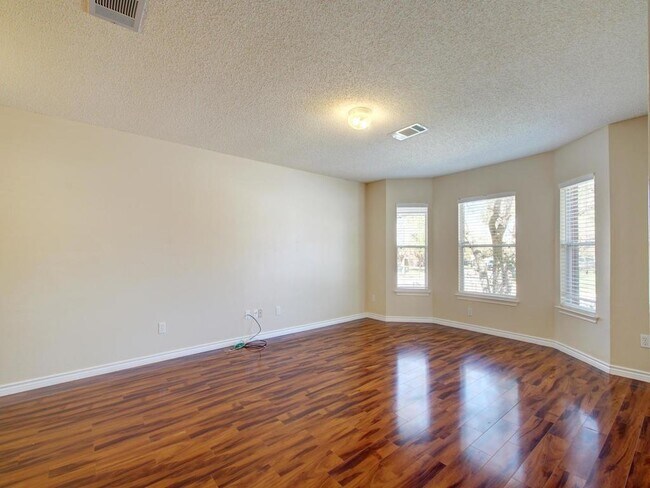 Building Photo - 1101 Stillwell Ridge