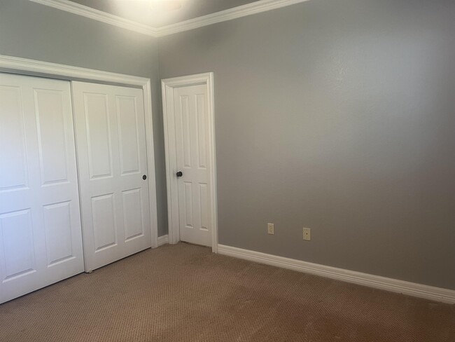 Building Photo - 1661 FM93