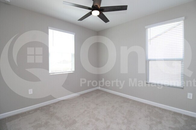 Building Photo - 5976 E Quail Ave