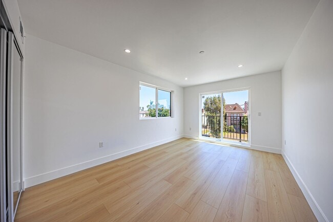Building Photo - 1259 S Longwood Ave