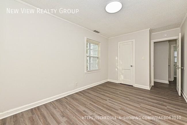 Building Photo - 301 Seldon Dr