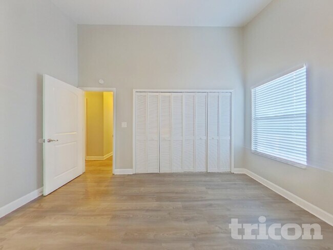 Building Photo - 664 Channing Dr