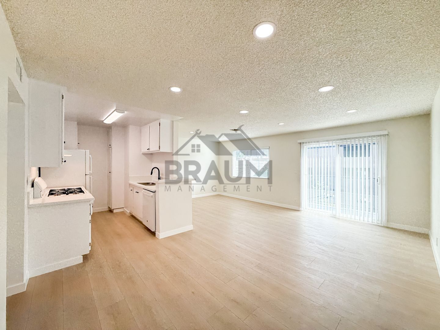 Building Photo - 14801 Delano St