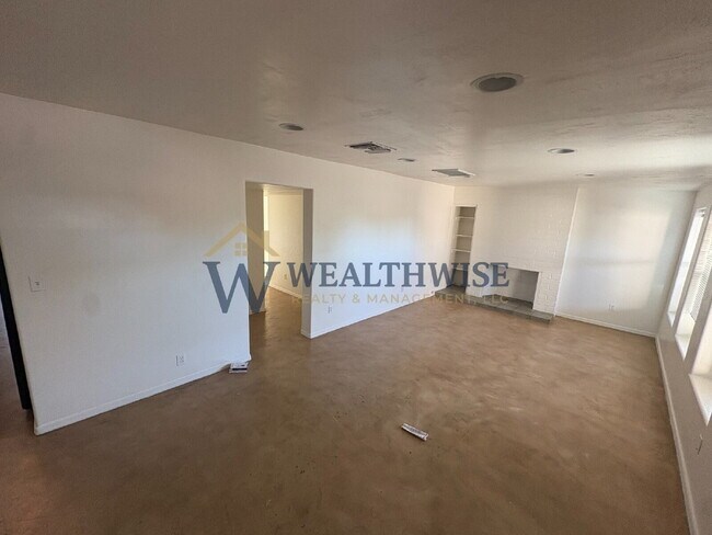 Building Photo - Freshly Remodeled 4 Bedroom 2 Bath Home for Rent 216 E Waverly St, Tucson, AZ 85705 $2400/ Month