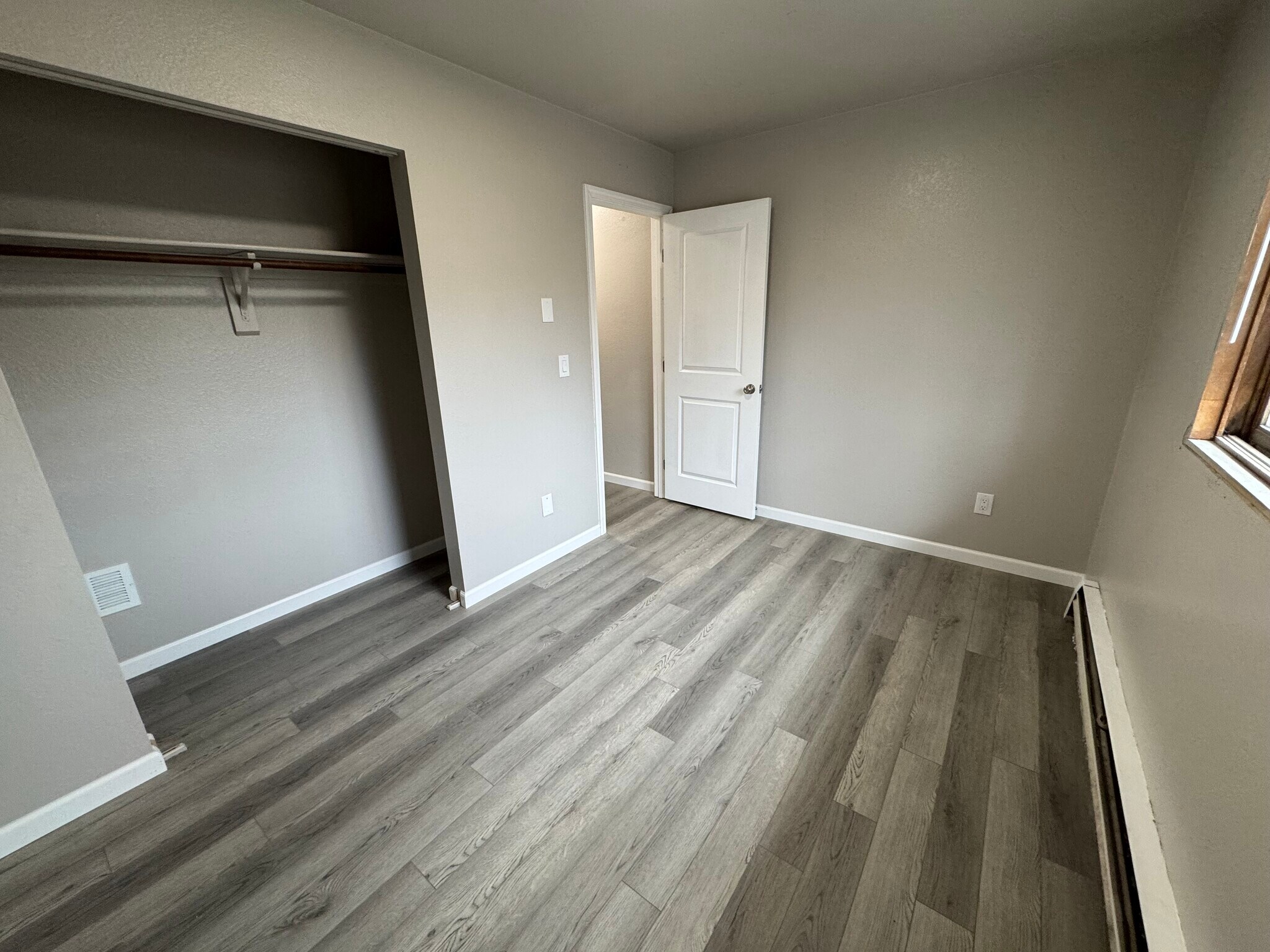 Building Photo - 2260 W Melanie Ave