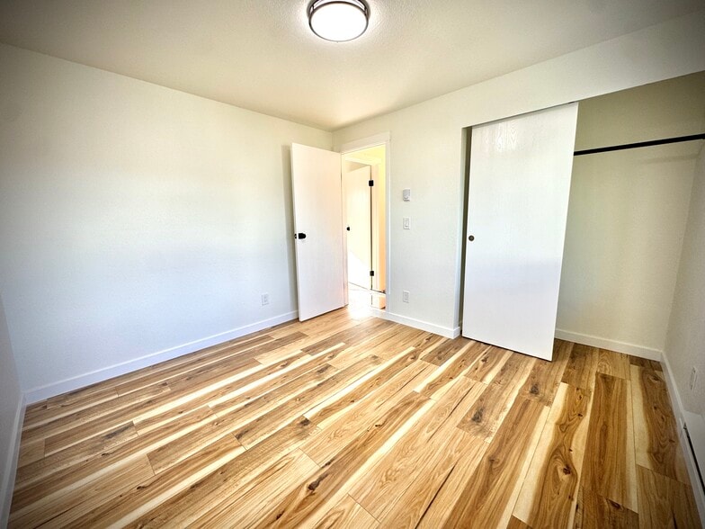 Building Photo - 640 5th Ave S