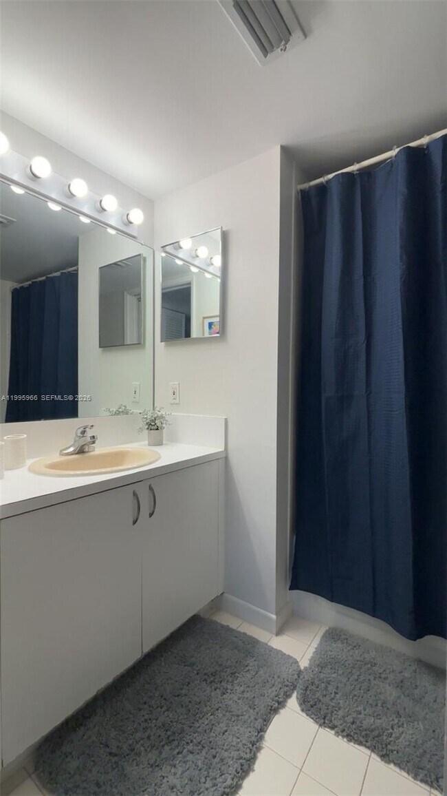 Building Photo - 19801 E Country Club Dr