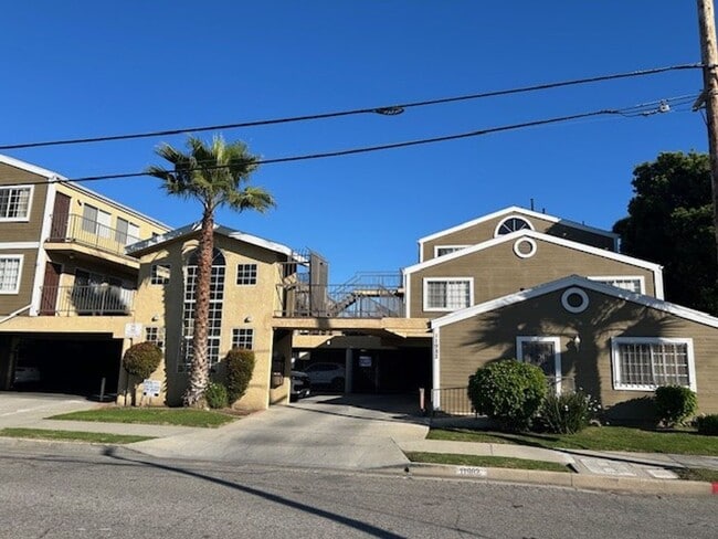 Building Photo - 11982