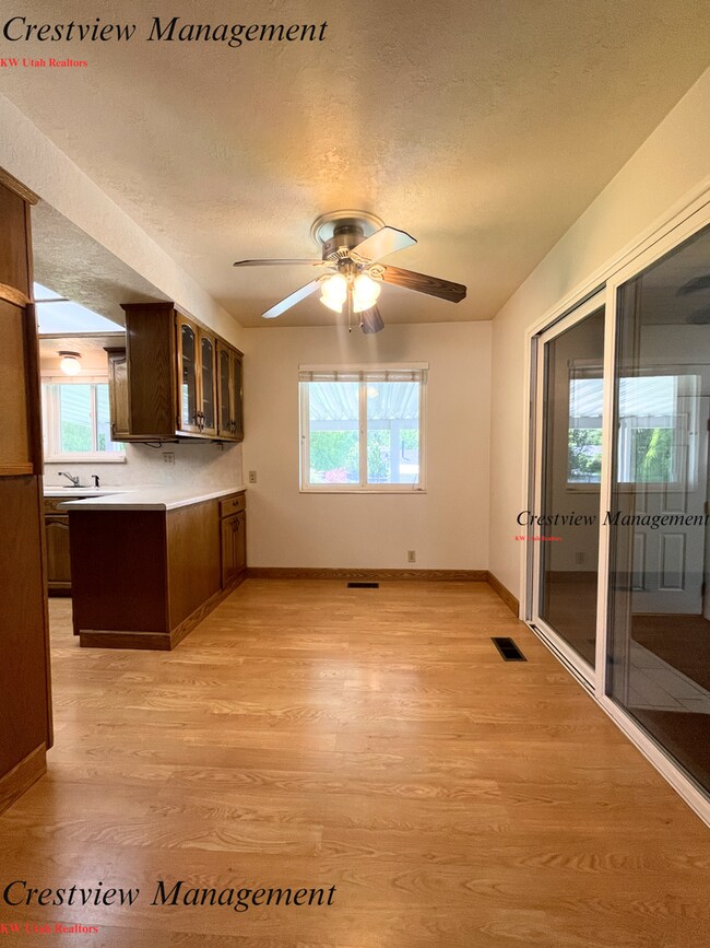 Building Photo - Charming Home with Expansive Yard in Prime Draper Location