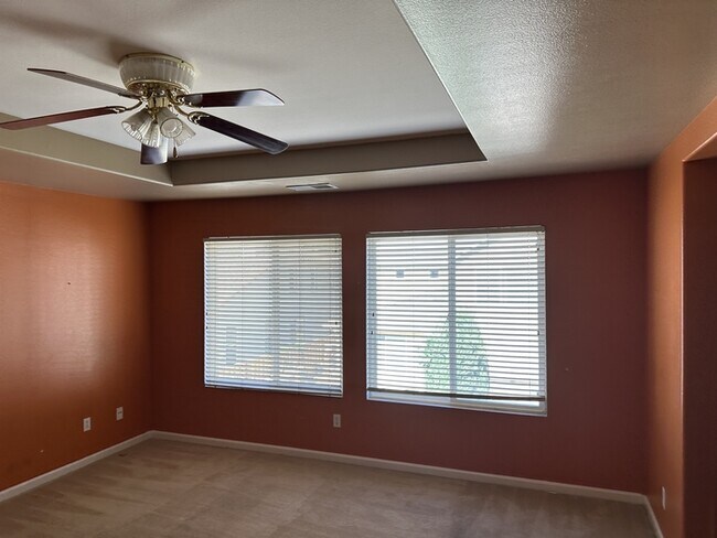 Building Photo - Tracy Beautiful home that comes with sizab...