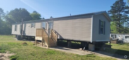 Building Photo - NEW LISTING!!!! Dont Miss Out