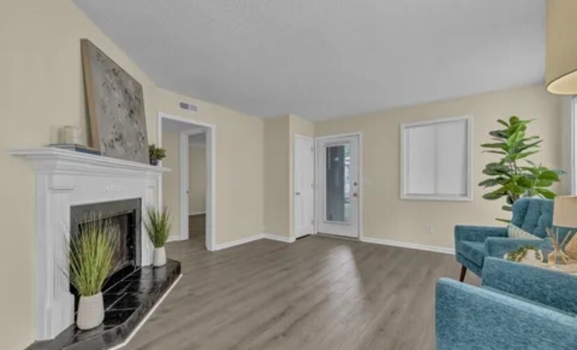 Building Photo - 4141 Spirea Dr