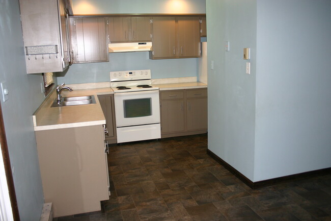 Kitchen - 503 Center St