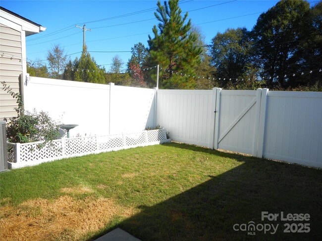 Building Photo - 13247 Savannah Point Dr