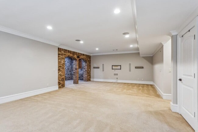 Building Photo - 1363 Sylvan Cir NE