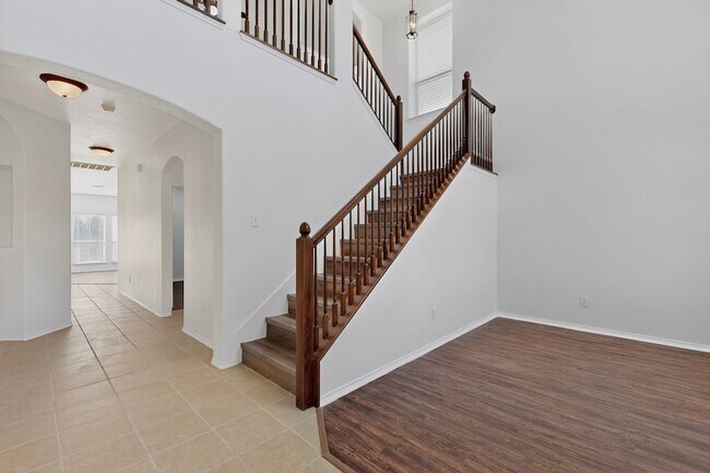 Building Photo - 1066 Carpenter Ct