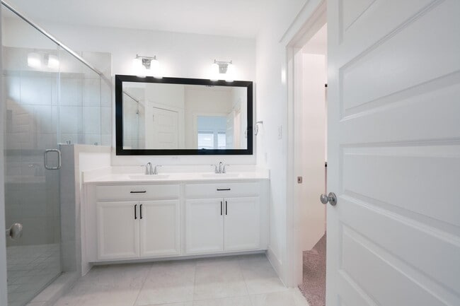 Building Photo - 15115 Parkland Canyon Dr