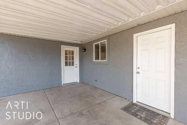 Building Photo - Updated 4 Bedroom 2 Bathroom Home in Washi...