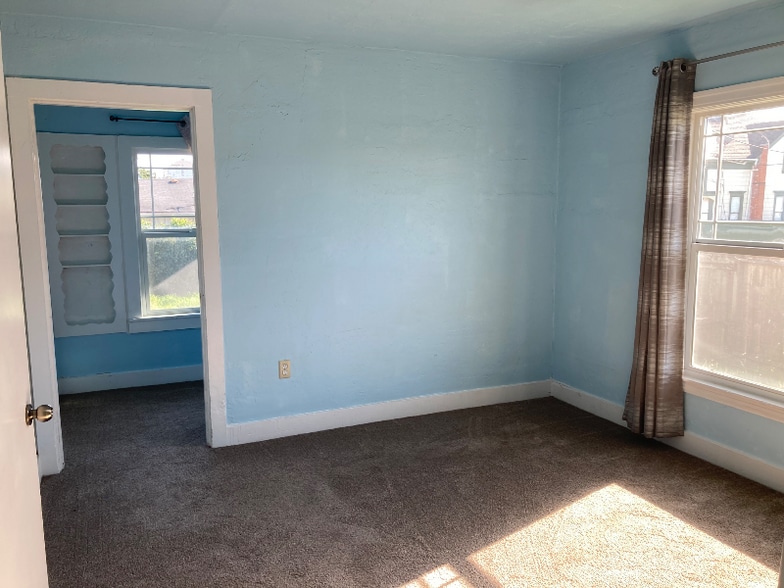 Building Photo - 1835 Albee St