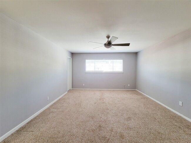 Building Photo - 13168 Trail Hollow Dr