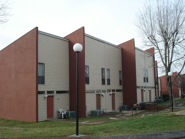 Primary Photo - Cross Creek Apartments