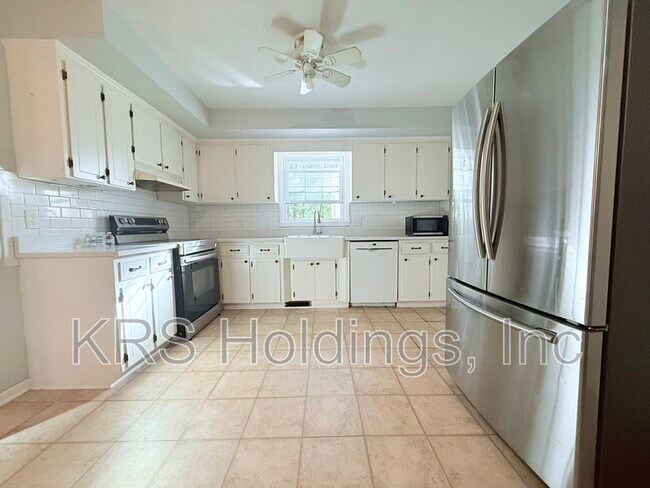 Building Photo - 8329 Bells Lake Rd