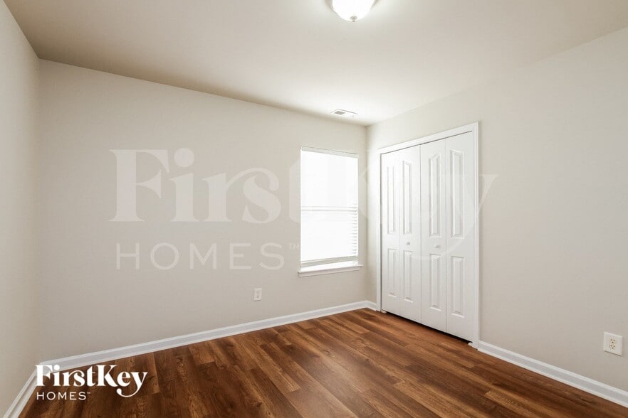 Building Photo - 1046 Mearn Rd