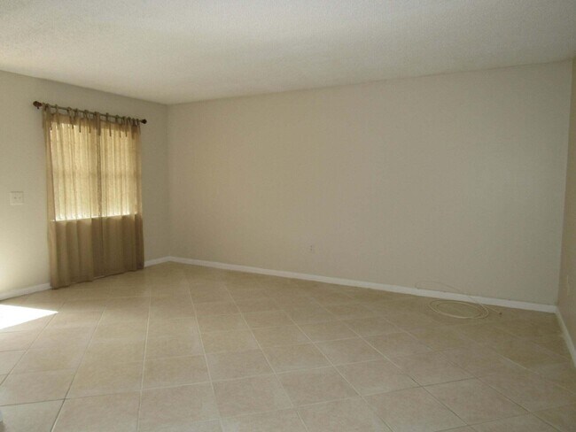 Building Photo - 2302 Sunrise Blvd