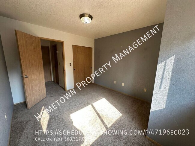 Building Photo - 1803 Pear St NE