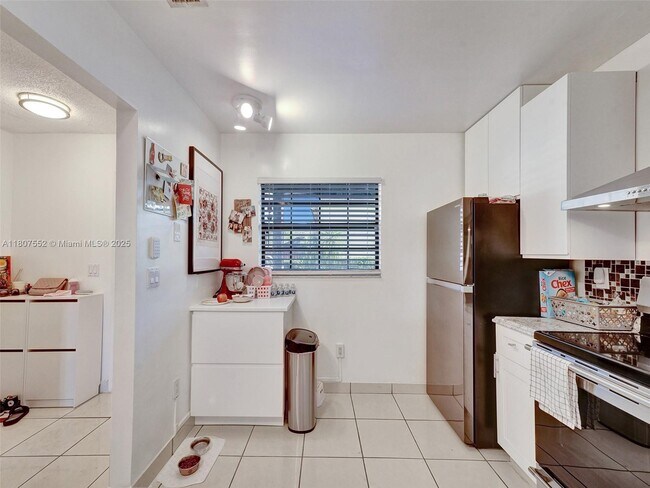 Building Photo - 1123 NE 210th Terrace