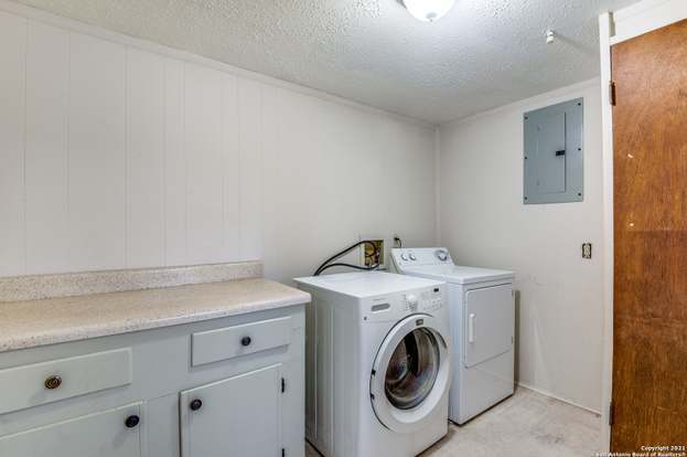 Building Photo - 833 Timber Dr