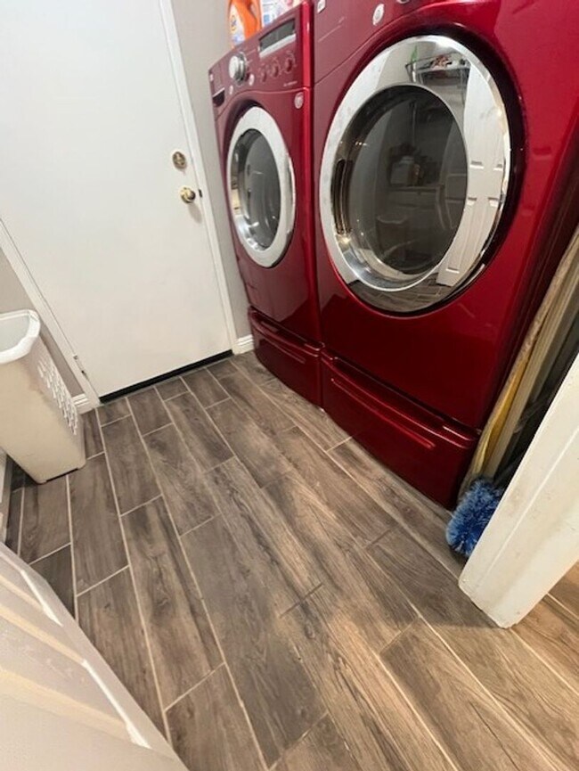 Building Photo - Beautiful 3-Bedroom Home for Rent in Highl...