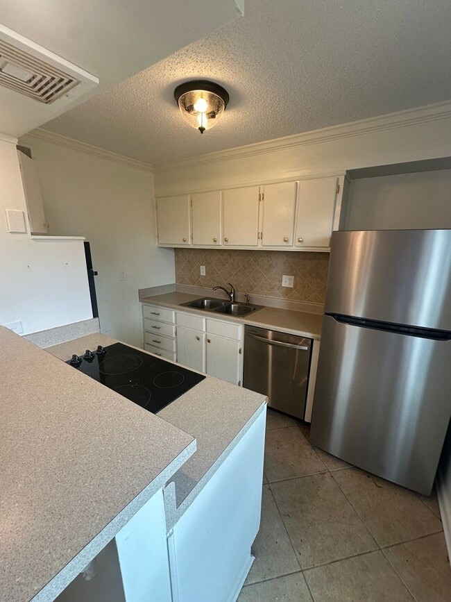 Building Photo - 2BD/1.5BA Townhouse located in East Memphis!