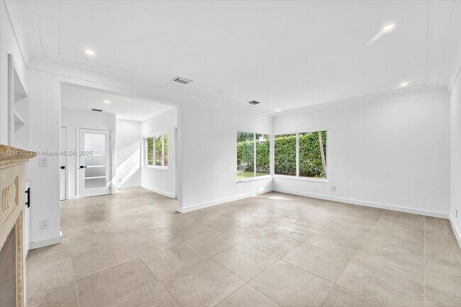 Building Photo - 863 NE 90th St