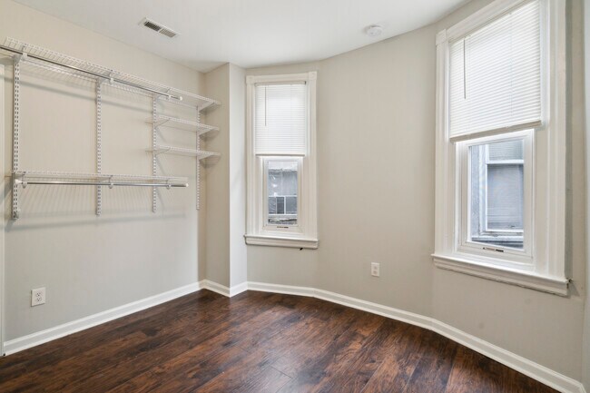 Building Photo - 924 S 58th St