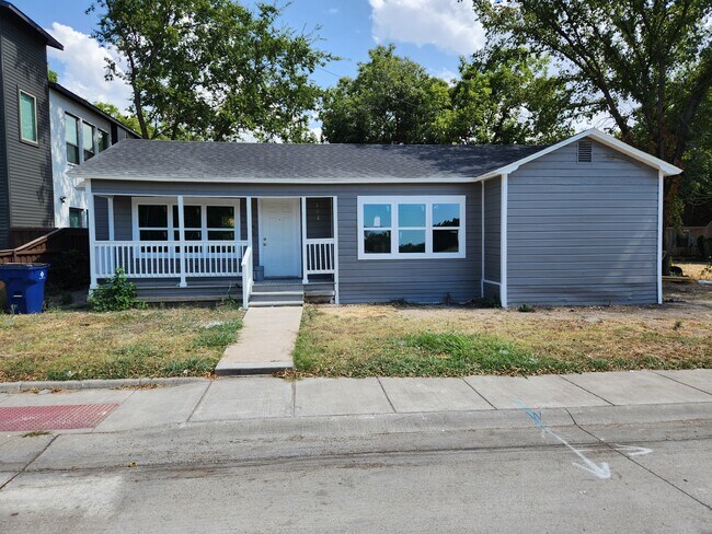 Building Photo - 202 N Getzendaner St