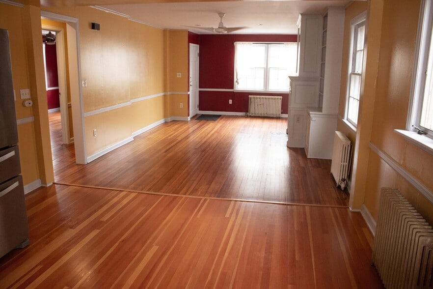 Building Photo - 1072 University Pl