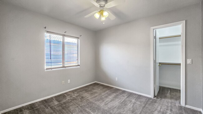 Building Photo - 13344 W Desert Ln
