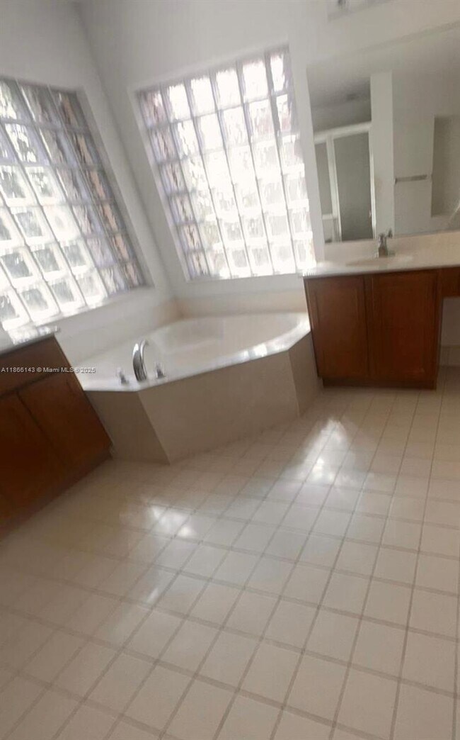 Building Photo - 1309 Alicante Ct