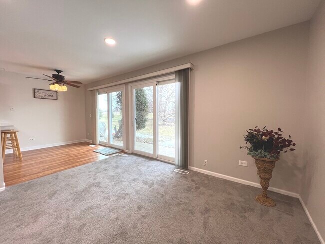 Building Photo - 652 Mallard Ct