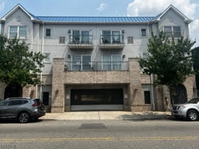 Primary Photo - 130 South St