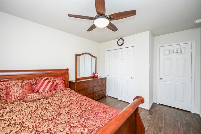 Building Photo - 15111 Longleaf Frst Dr