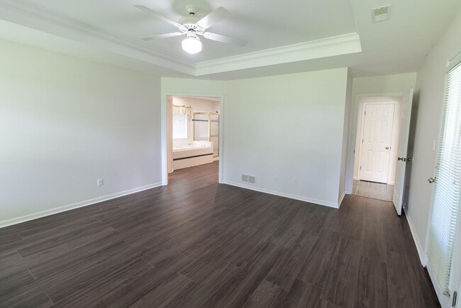 Building Photo - 3700 Wakefield Dr
